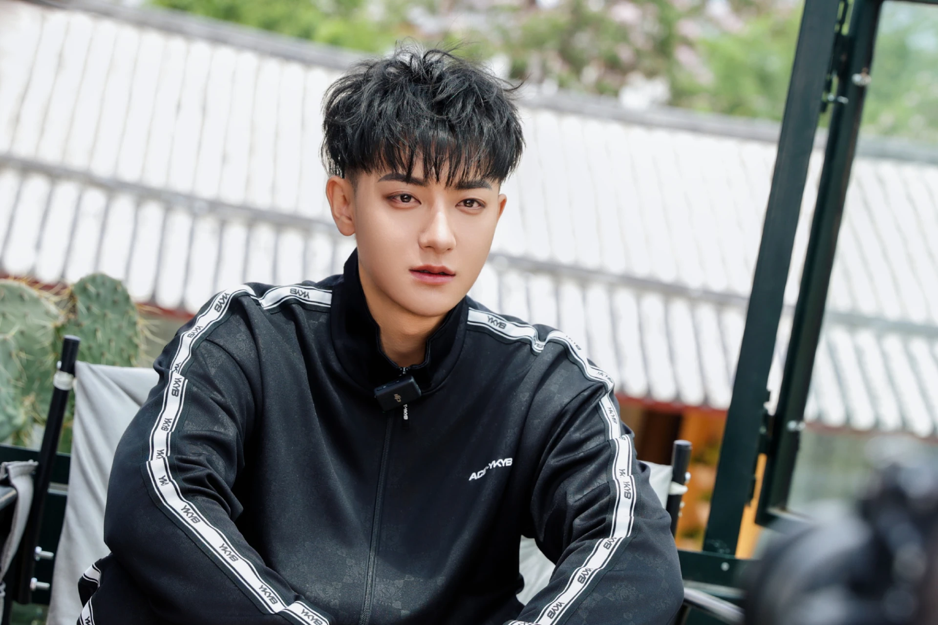 Cơ quan chức năng thông báo vừa bắt giữ chủ tịch showbiz trong lúc lái siêu xe chở nàng thơ đi chơi - Hình 2