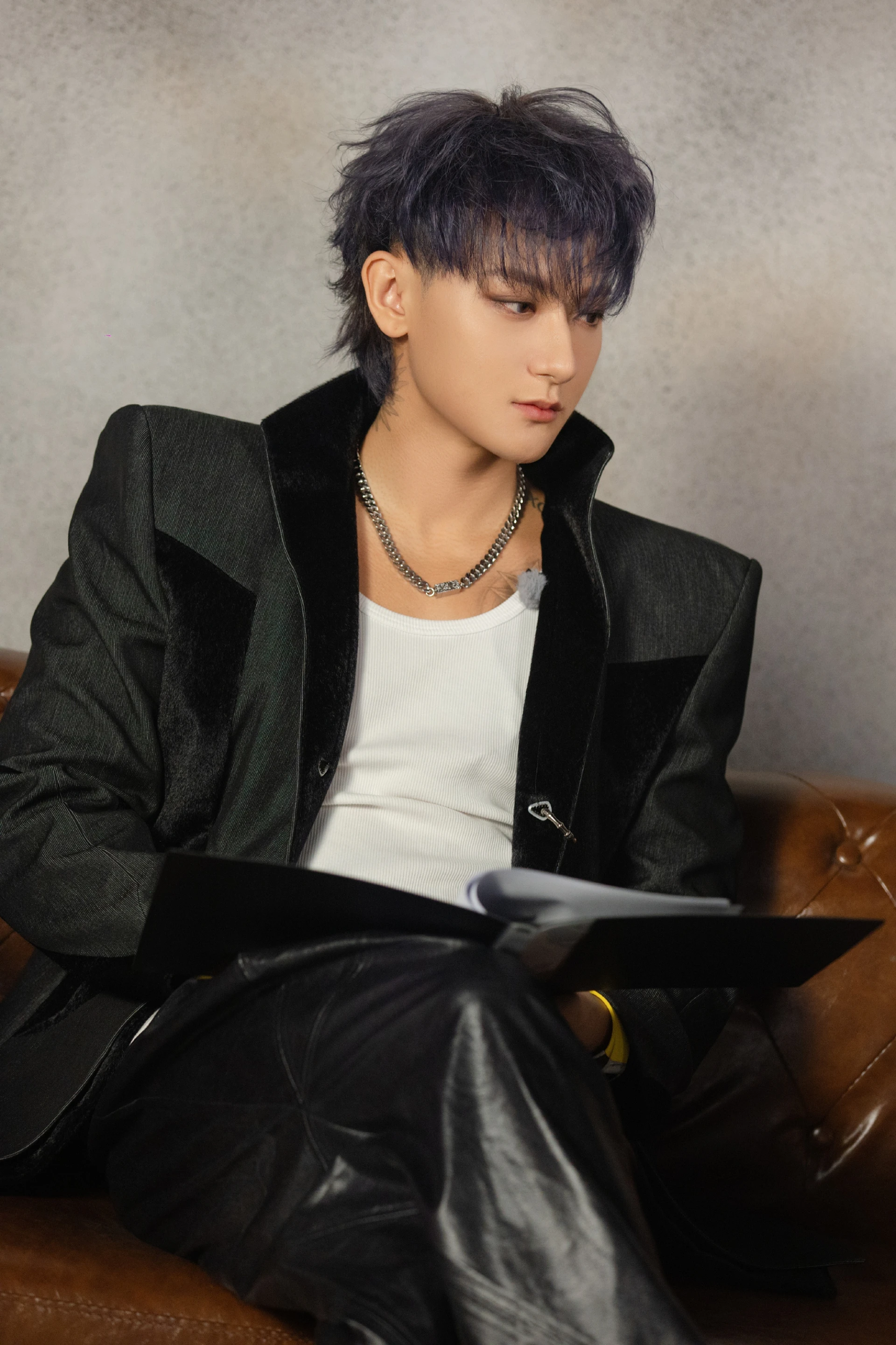 Cơ quan chức năng thông báo vừa bắt giữ chủ tịch showbiz trong lúc lái siêu xe chở nàng thơ đi chơi - Hình 3