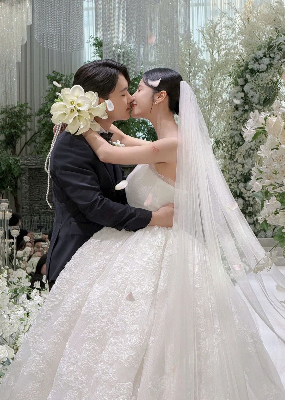 Cưới chàng cảnh sát Hàn, cô gái Hà Nội bất ngờ về hôn lễ vỏn vẹn 30 phút - Hình 3