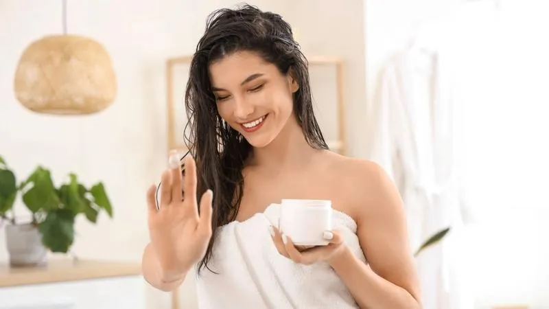 Mua dầu gội đừng chọn theo mùi thơm: 5 tiêu chí giúp tóc mỏng trông dày lên thấy rõ - Hình 1