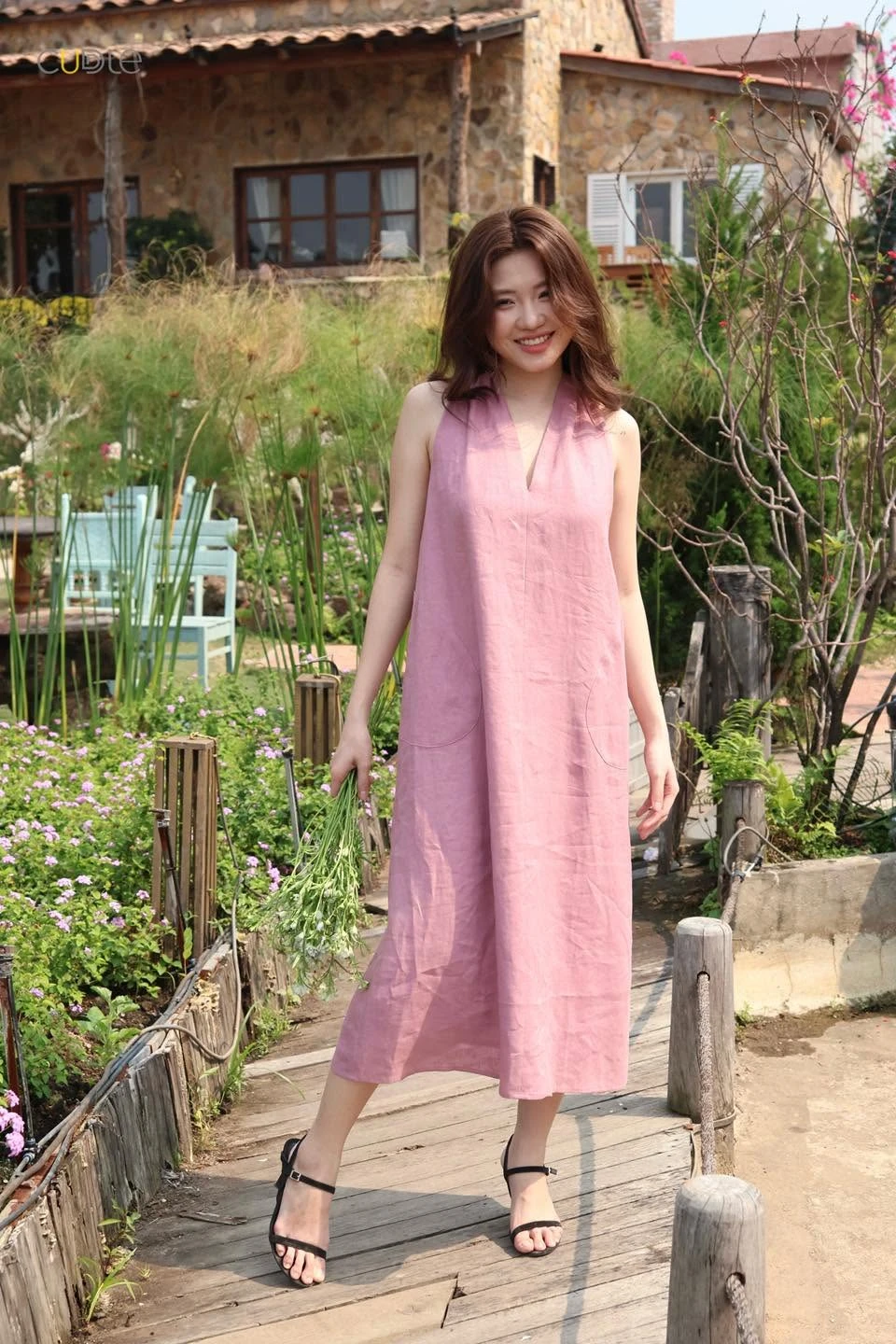 Váy suông linen, đầm lụa satin: 2 thái cực thời trang chiếm trọn tủ đồ hè - Hình 3