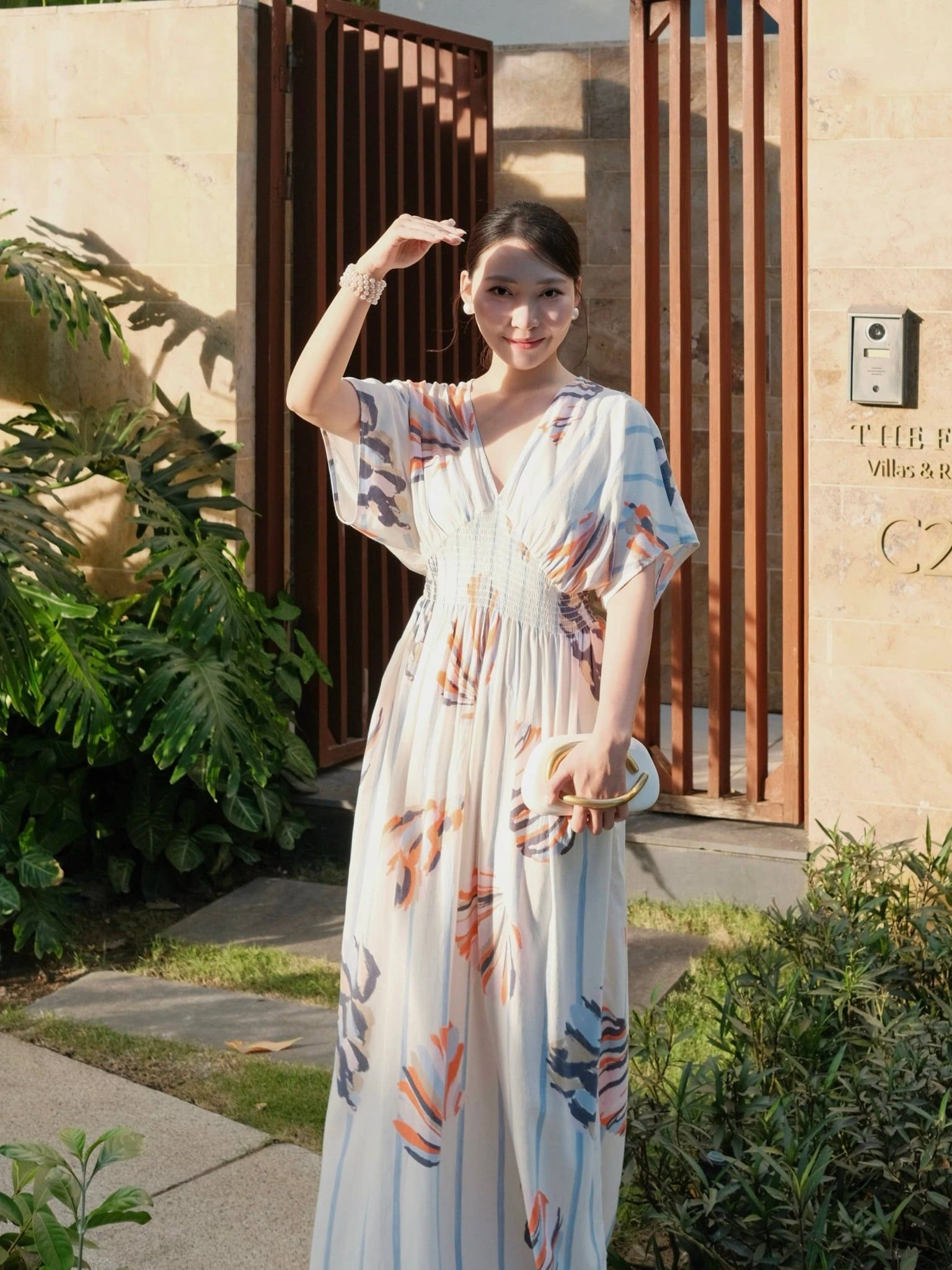 Váy suông linen, đầm lụa satin: 2 thái cực thời trang chiếm trọn tủ đồ hè - Hình 1