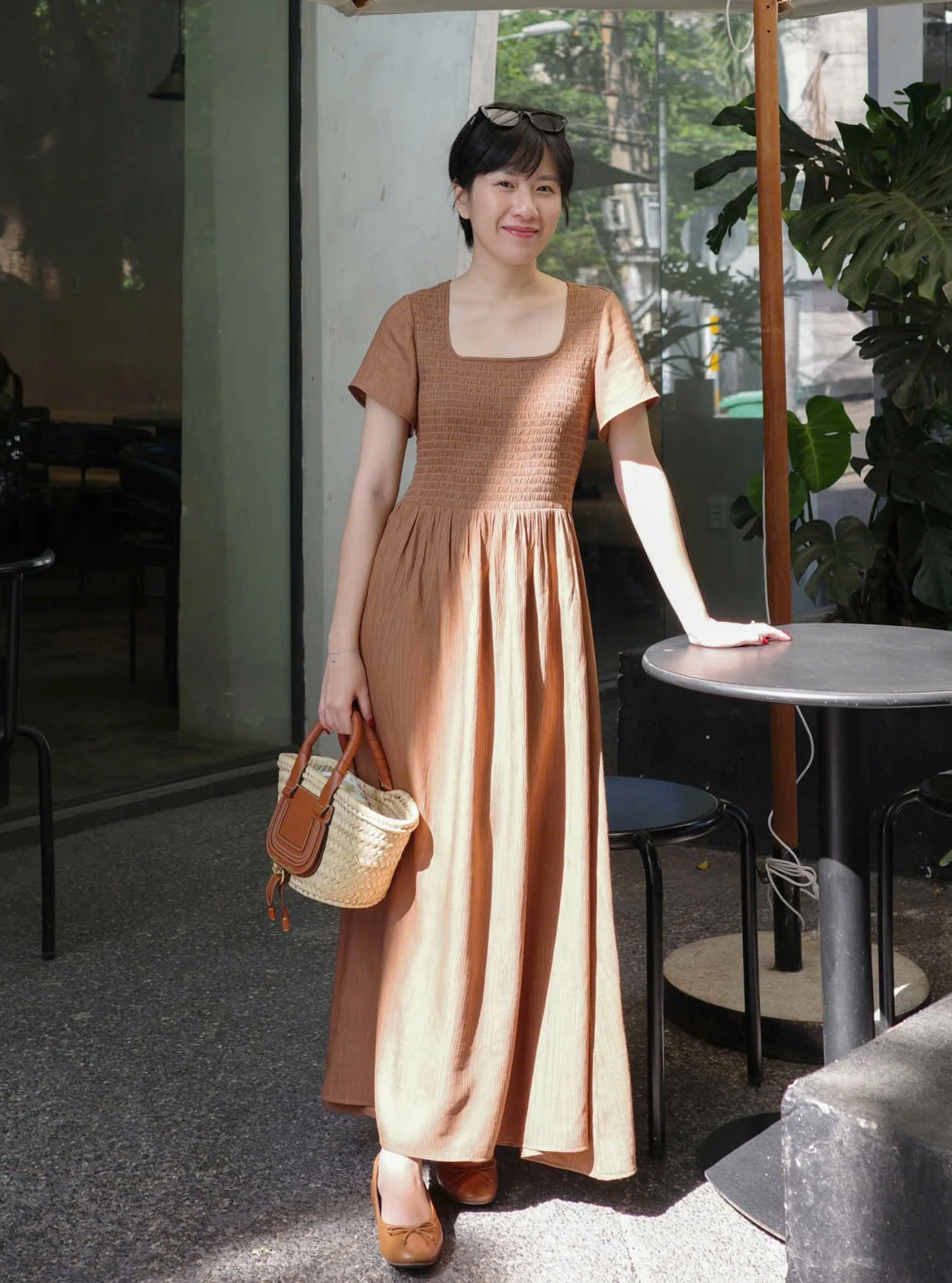 Váy suông linen, đầm lụa satin: 2 thái cực thời trang chiếm trọn tủ đồ hè - Hình 7