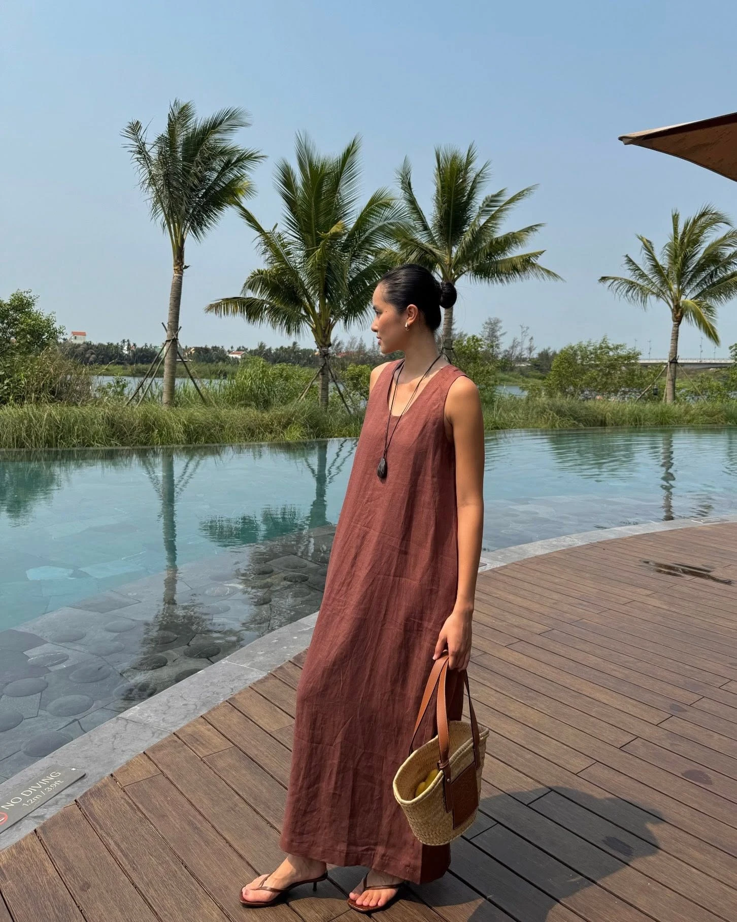 Váy suông linen, đầm lụa satin: 2 thái cực thời trang chiếm trọn tủ đồ hè - Hình 4