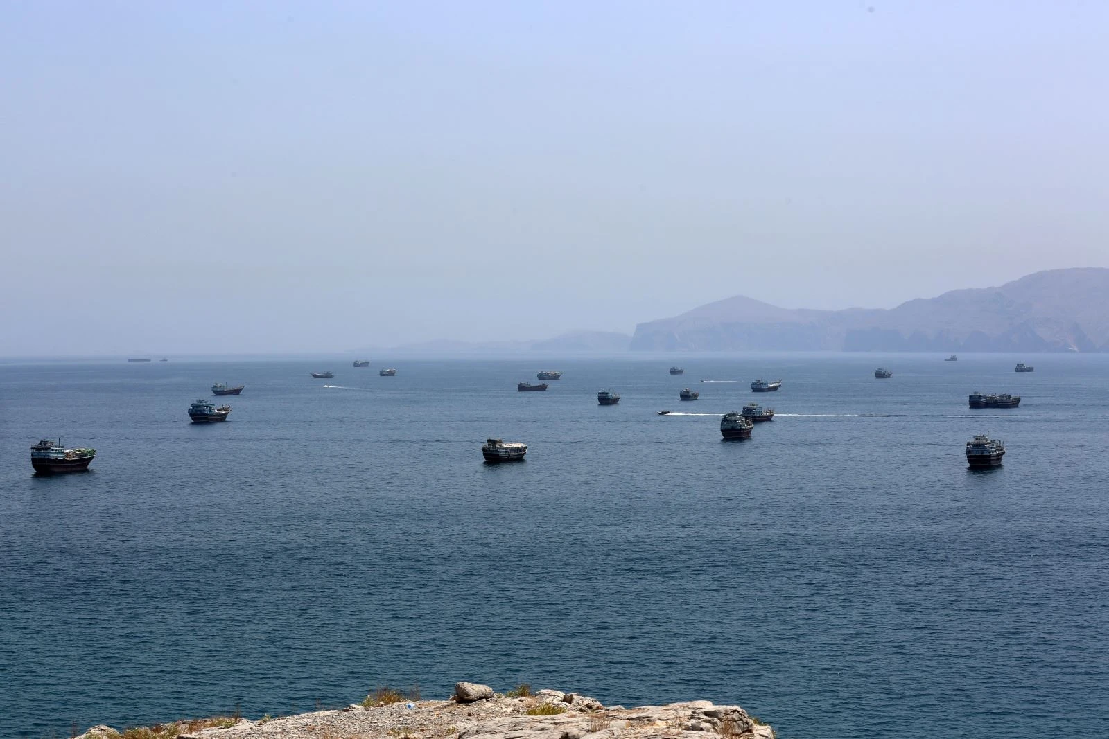 Hoạt động rà phá thủy lôi tại eo biển Hormuz diễn ra như thế nào? - Hình 1