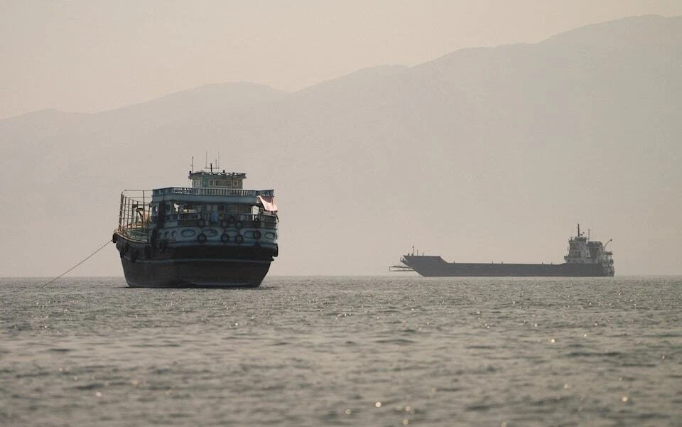 Vì sao không dễ khôi phục lưu thông qua eo biển Hormuz? - Hình 1