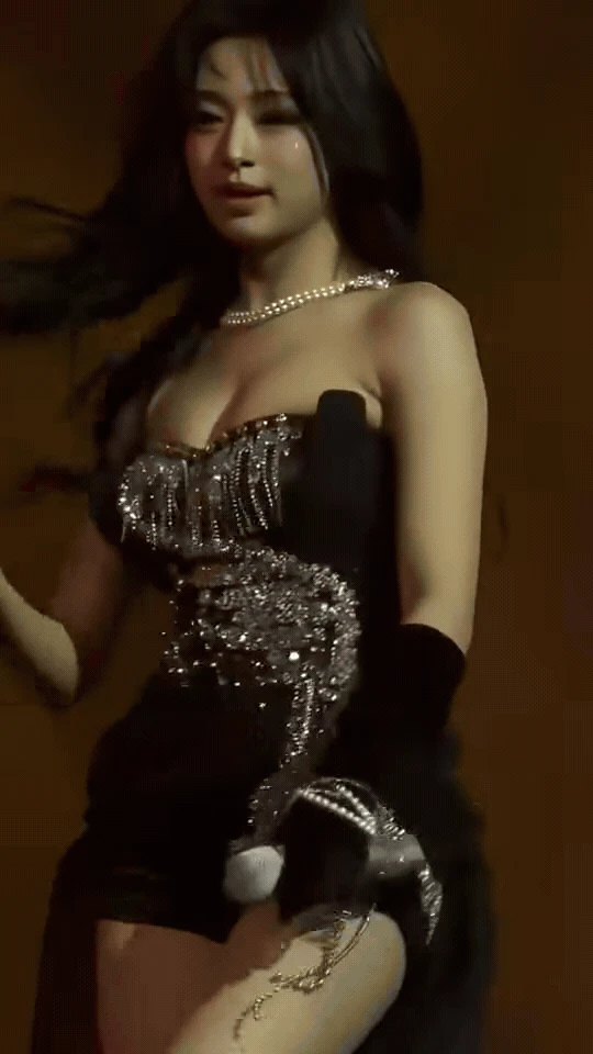 Ngỡ ngàng trước vòng 1 khác lạ của công chúa showbiz, 2 năm đi hát lột xác thành mỹ nhân quyến rũ - Hình 2