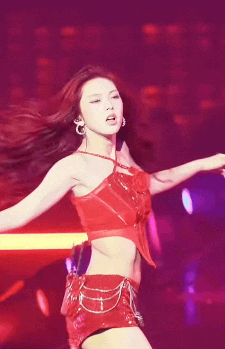 Không nhận ra viên ngọc quý của showbiz: Nhan sắc thăng hạng body bốc lửa, nói 17 tuổi không ai tin - Hình 5