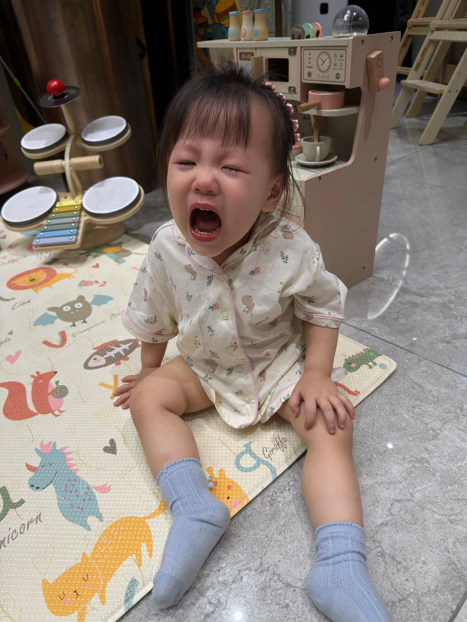 Cặp song sinh nhà Phương Oanh bước vào khủng hoảng tuổi lên 2, vừa khóc vừa ăn vạ khiến mẹ bỉm hoa mắt chóng mặt - Hình 12