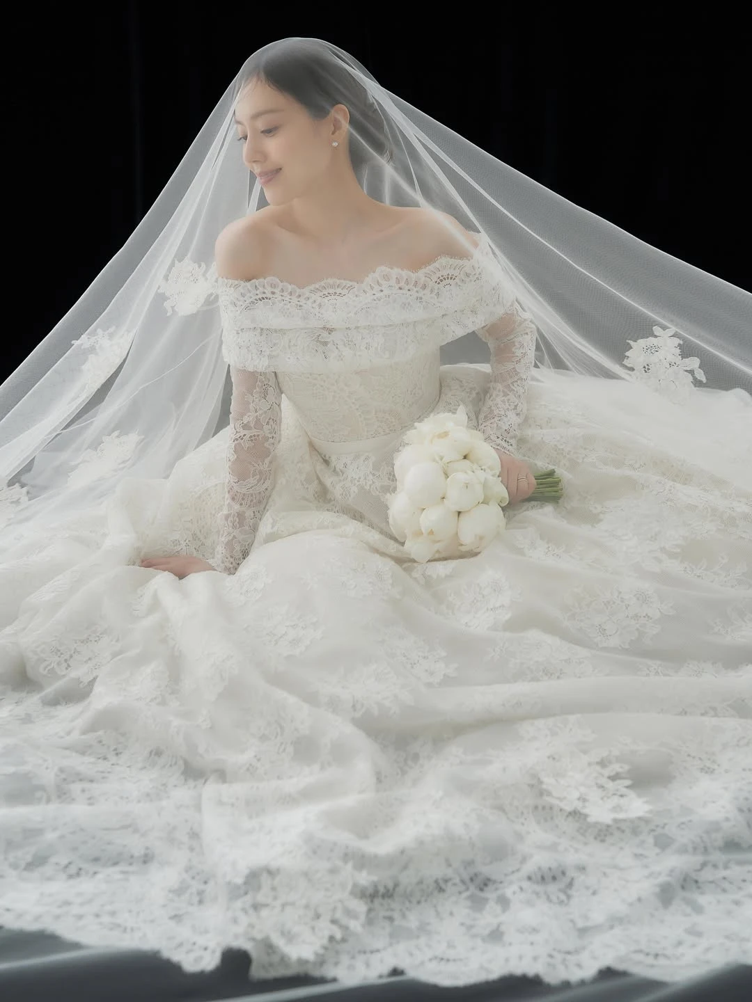 Cô dâu đẹp nhất tháng 6 tung ảnh cưới lộng lẫy trước thềm hôn lễ với chồng ngoài showbiz - Hình 4