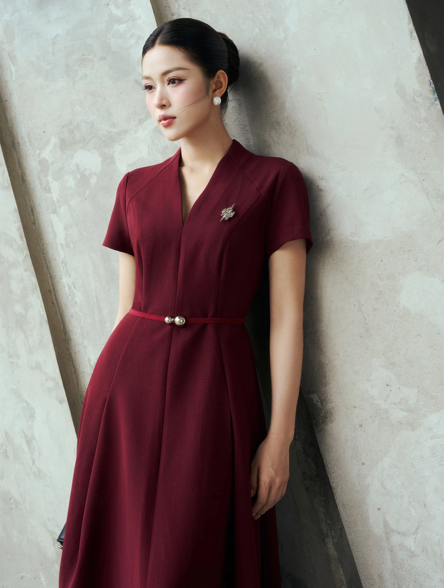 Đầm cổ vuông và những mảnh ghép nâng tầm phong thái quý cô - Hình 6