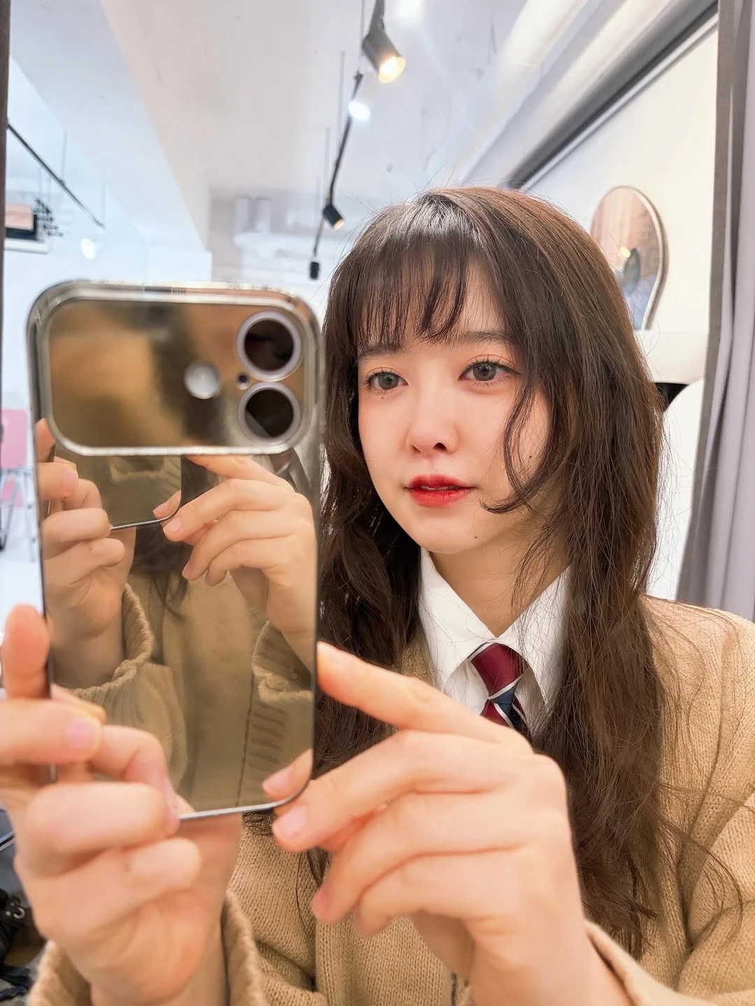 Đố ai làm lại Goo Hye Sun: Đăng 4 ảnh khoe chân nõn nà đã đủ khiến bạn trai tin đồn Lee Min Ho bị réo gọi khắp MXH - Hình 4