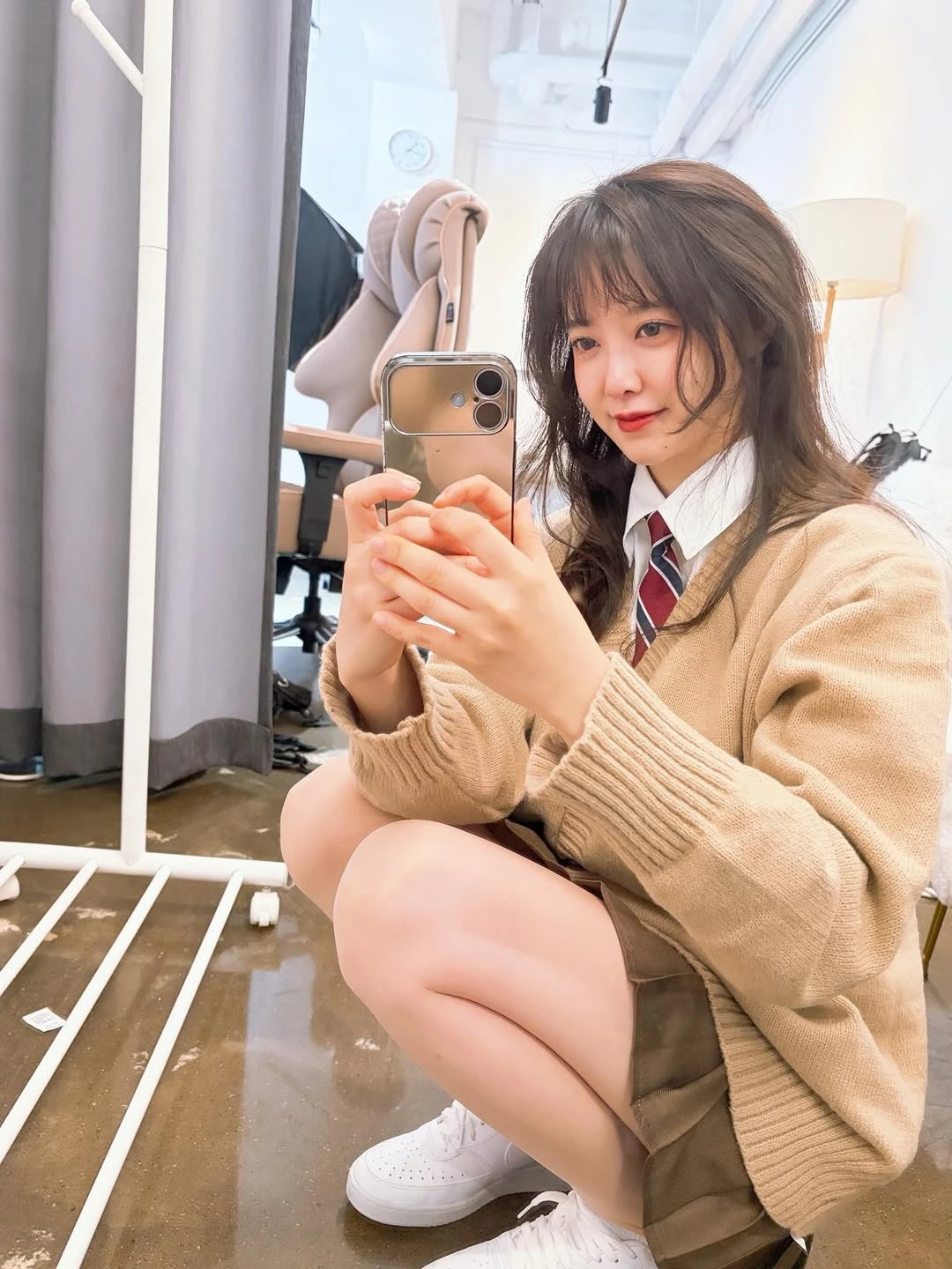 Đố ai làm lại Goo Hye Sun: Đăng 4 ảnh khoe chân nõn nà đã đủ khiến bạn trai tin đồn Lee Min Ho bị réo gọi khắp MXH - Hình 3
