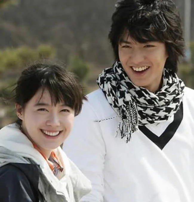 Đố ai làm lại Goo Hye Sun: Đăng 4 ảnh khoe chân nõn nà đã đủ khiến bạn trai tin đồn Lee Min Ho bị réo gọi khắp MXH - Hình 7