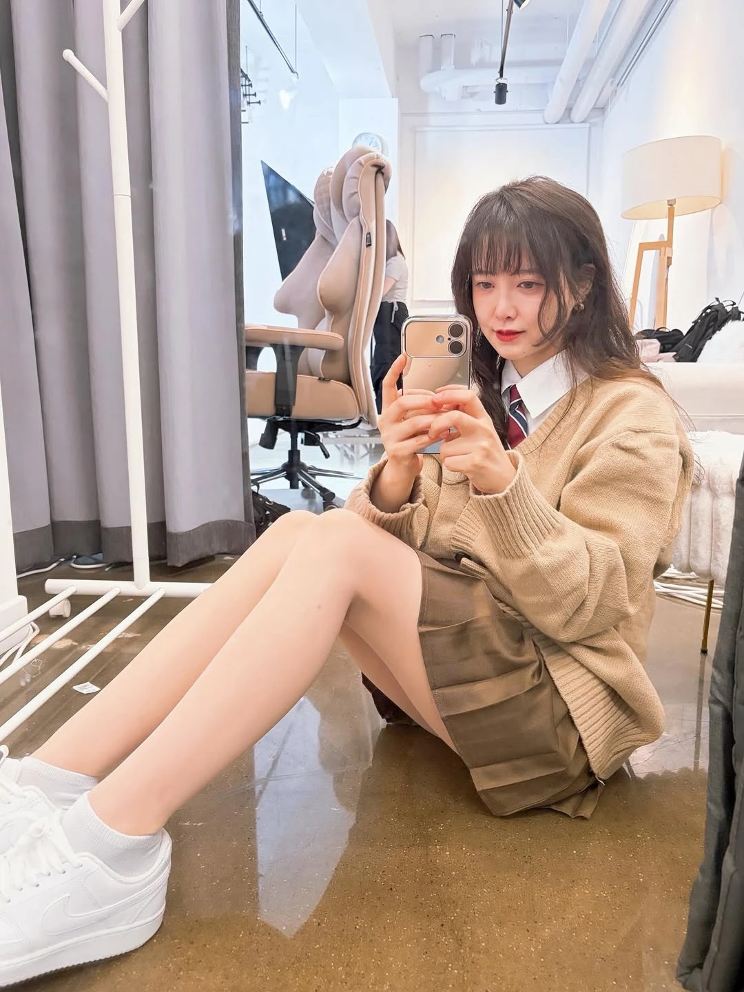 Đố ai làm lại Goo Hye Sun: Đăng 4 ảnh khoe chân nõn nà đã đủ khiến bạn trai tin đồn Lee Min Ho bị réo gọi khắp MXH - Hình 2