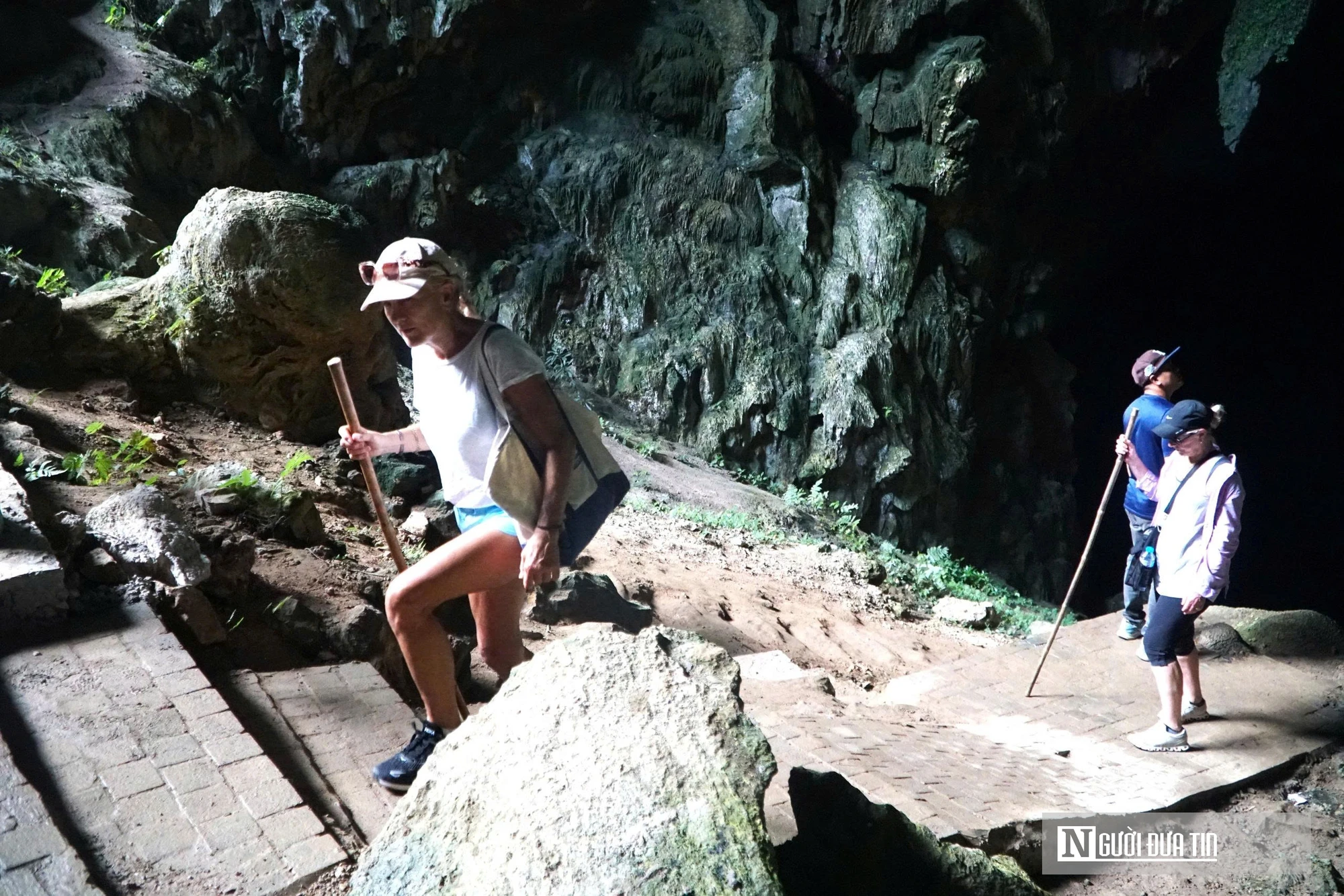 Khám phá hang động 250 triệu năm tuổi, hút khách Tây trekking ở Pù Luông - Hình 6