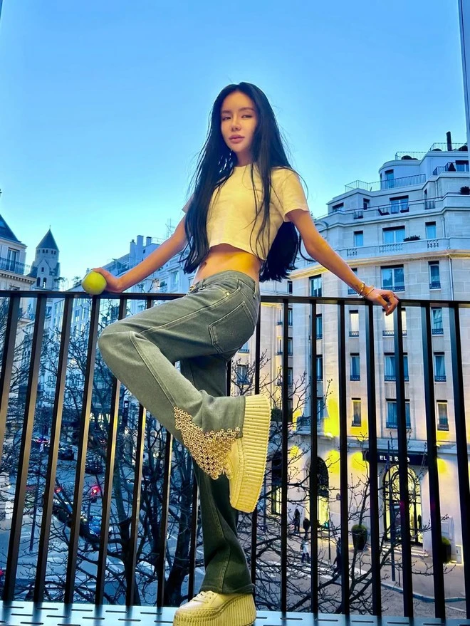 K.L - bạn thân Ronaldo sau 2 lần ly hôn: Phú bà làm mẹ đơn thân, sống trong penthouse 557m, mặt ngày càng nhựa - Hình 16