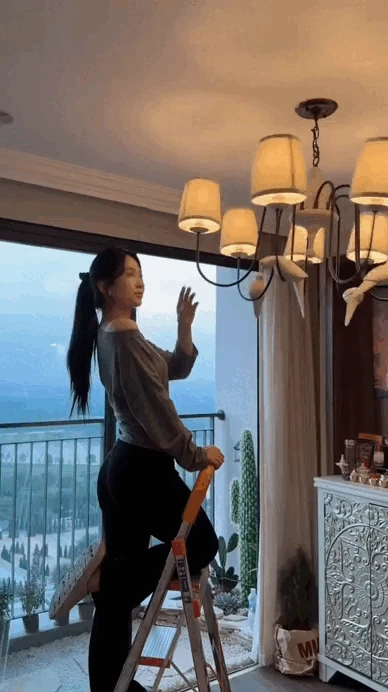 Lê Bống: 1 mình sống 10 cuộc đời - Hình 10