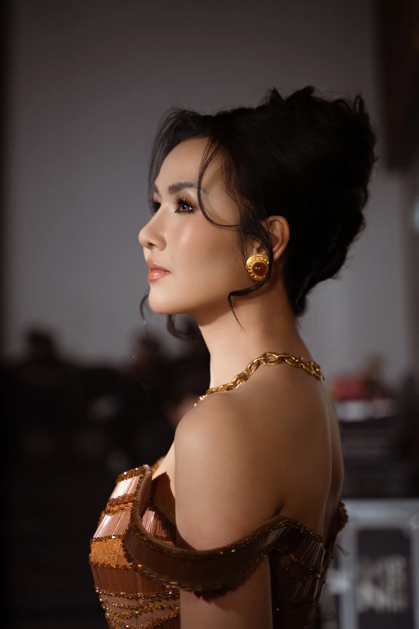 Nữ ca sĩ Việt lấy đại gia Ấn Độ: Khoe con hát thu 120 nghìn tương tác, chồng yêu chiều cho tiền tỷ làm MV - Hình 10