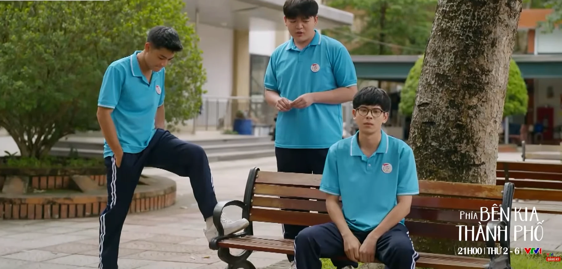 Phía bên kia thành phố - Tập 5: Vừa làm anh hùng bảo vệ mỹ nhân, Cương nhận ngay tin crush thích bạn thân mình - Hình 8