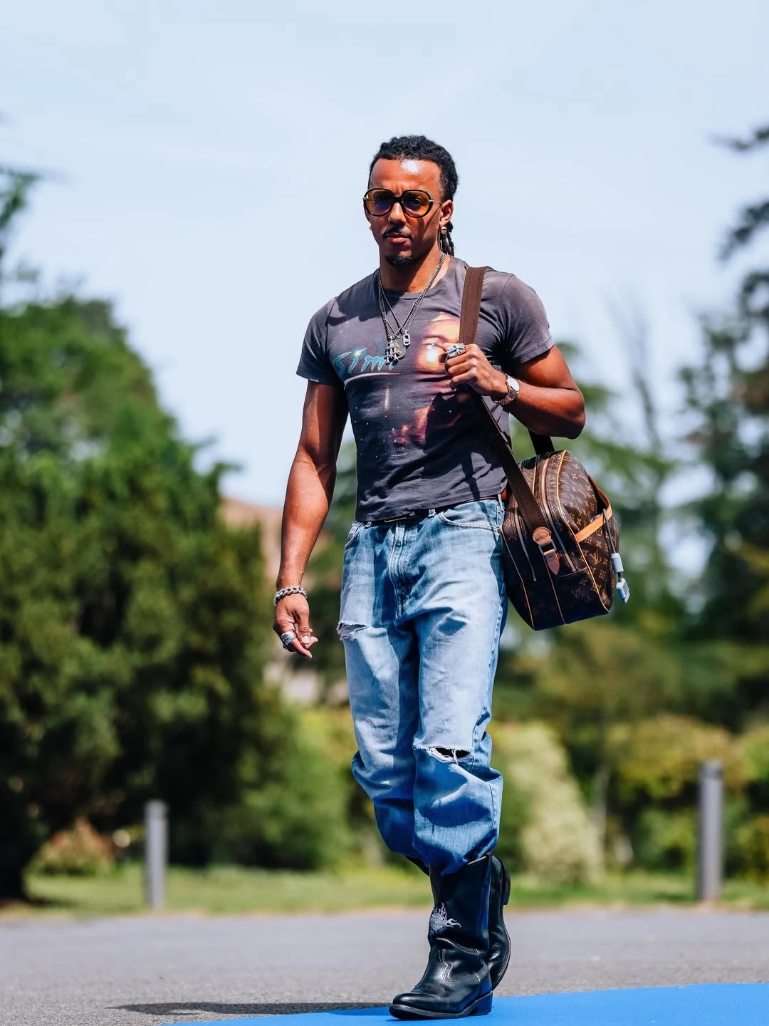 Tuyển Pháp hội quân World Cup mà ngỡ Paris Fashion Week: Jules Koundé sành điệu nhất nhưng Mbappe lần này mới lạ - Hình 1