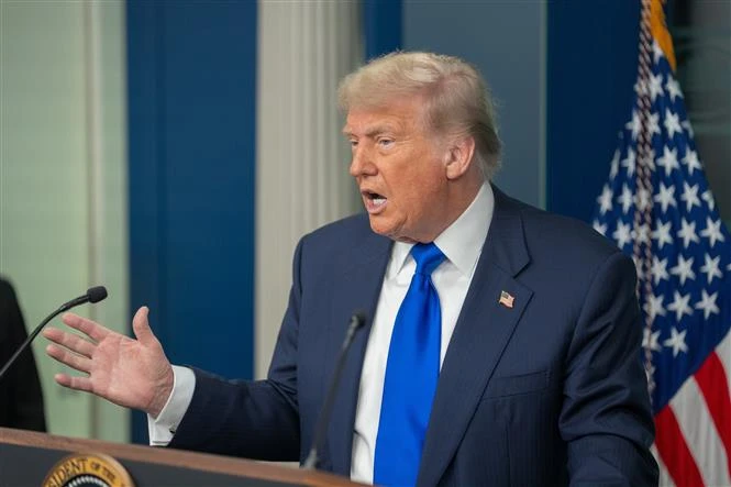 Tòa án Tối cao Mỹ giữ nguyên phán quyết buộc ông Trump bồi thường 5 triệu USD - Hình 1