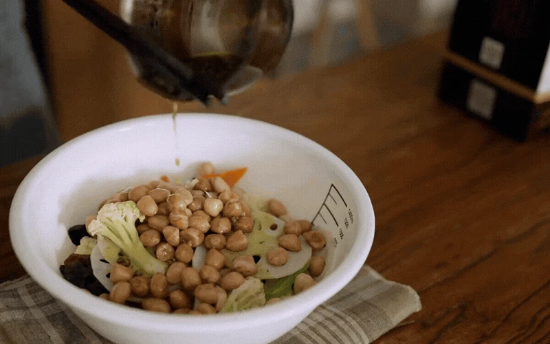 Mâm cơm đón bố sau 2 năm xa cách: Chẳng cần sơn hào hải vị, chỉ hai đĩa mồi bén này cũng đủ ấm lòng! - Hình 18