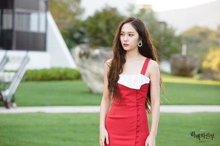 Mỹ nhân duy nhất uống ly nước cũng phả ra mùi tiền: Visual sang chảnh dã man, trâm anh thế phiệt từ đầu đến chân - Hình 5