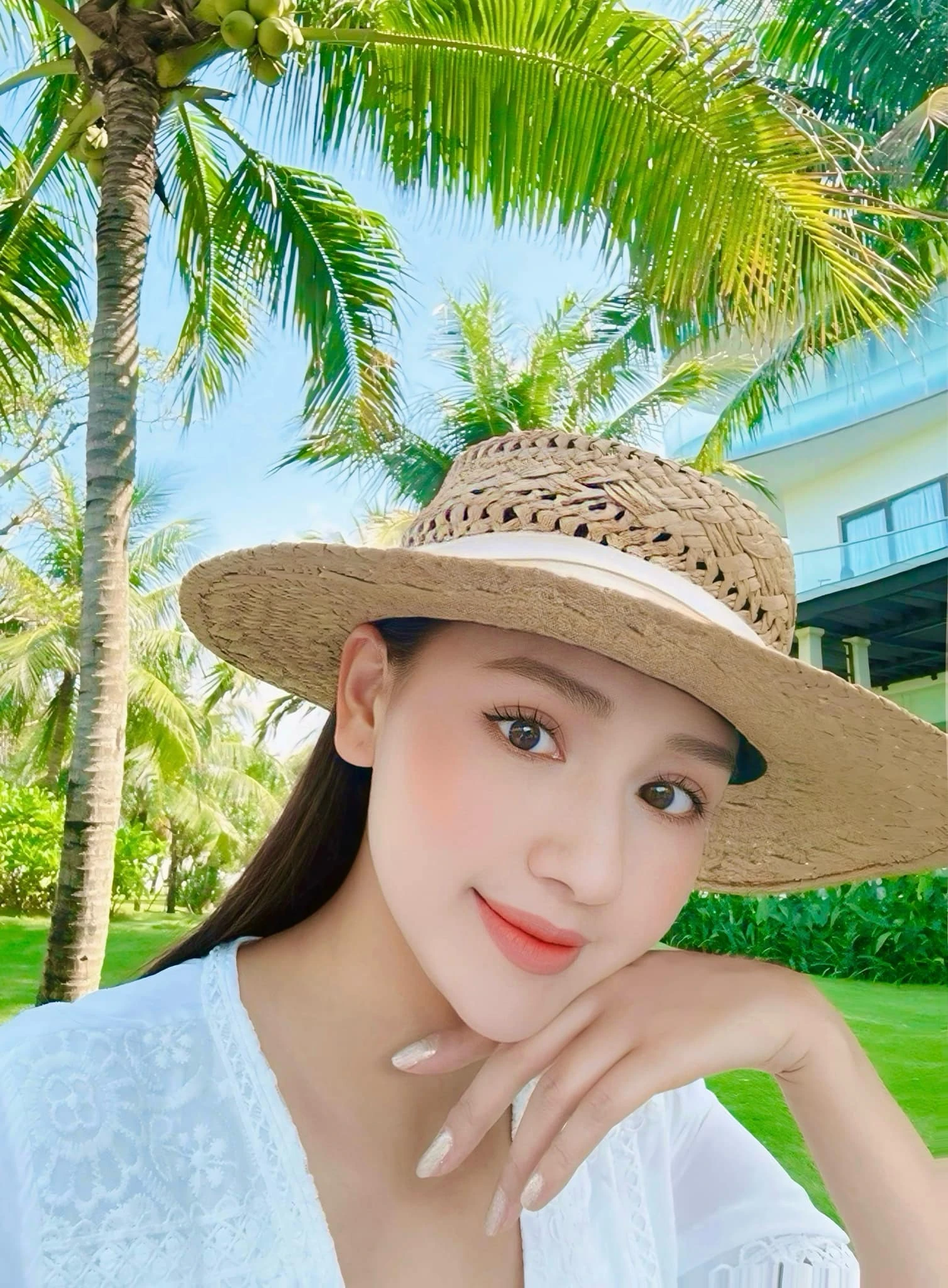 Đẳng cấp của mỹ nhân phim VTV giàu bậc nhất miền Bắc: Khoe bộ kim cương trăm tỷ, sống trong biệt thự ven hồ bề thế - Hình 9