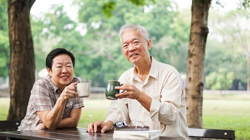 Nghỉ hưu 10 năm, tôi nhận ra: Có tiền tiết kiệm cũng đừng vội cho con hết, hãy ưu tiên 3 điều này để tuổi già không phụ thuộc ai - Hình 3