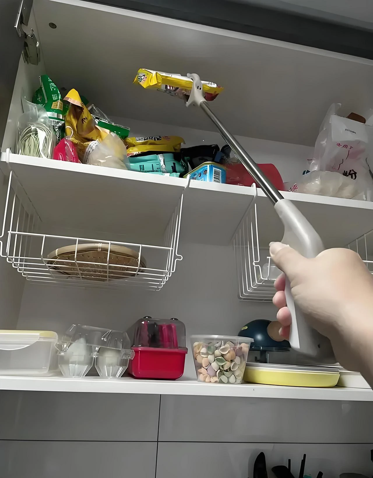Tháo bỏ tủ treo tường trong bếp: Xu hướng mới giúp căn bếp rộng hơn, thoáng hơn nhưng không phải nhà nào cũng phù hợp - Hình 2