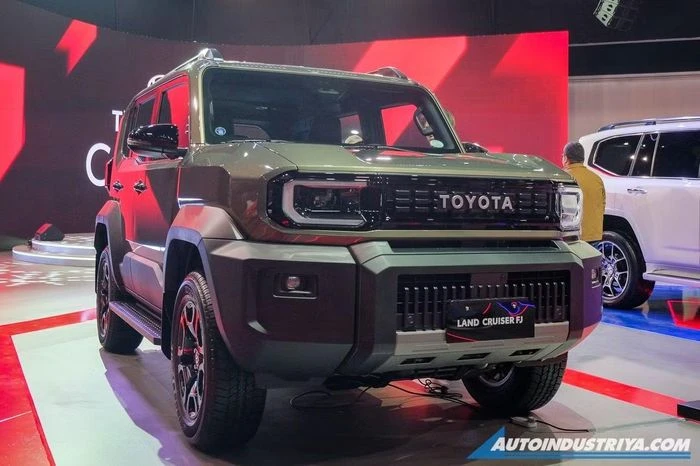 Toyota Land Cruiser Hybrid cập bến Đông Nam Á giá gần 3 tỷ, chờ ngày về Việt Nam - Hình 5