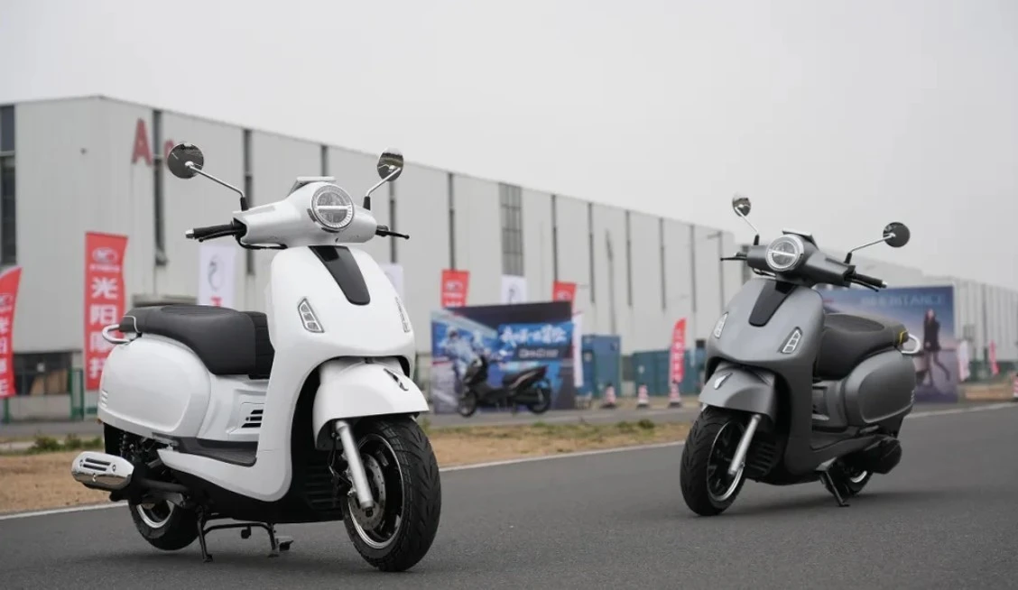 Xe ga 150cc giá khoảng 50 triệu đồng gây chú ý nhờ thiết kế cổ điển, loạt trang bị an toàn đáng giá, sánh ngang SH 160i, xịn, rẻ hơn SH Mode - Hình 5