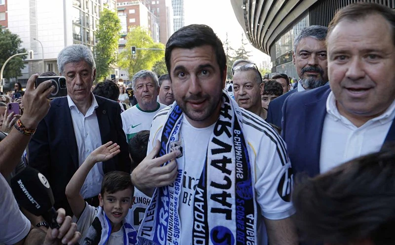 7 vạn người Real Madrid đi bầu cử - Hình 2