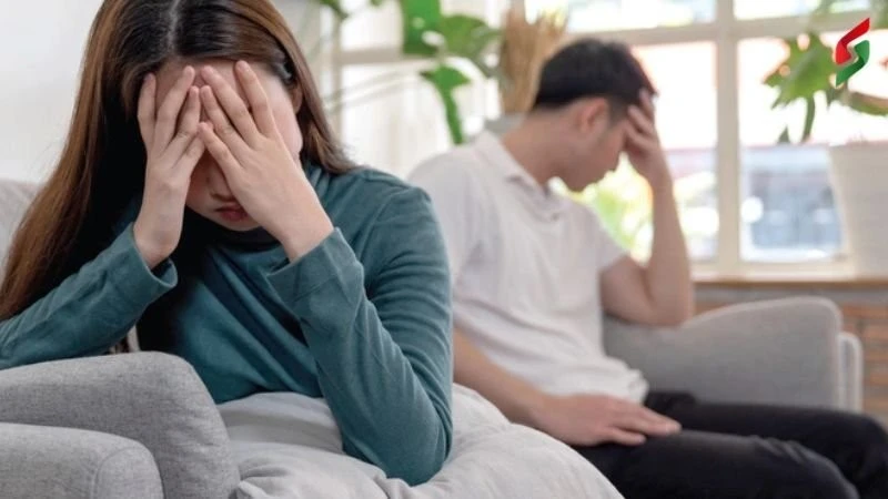 Kiểm tra điện thoại vợ thấy tin nhắn với nam đồng nghiệp lúc nửa đêm, tôi lao đi đánh ghen rồi xấu hổ quay về - Hình 3