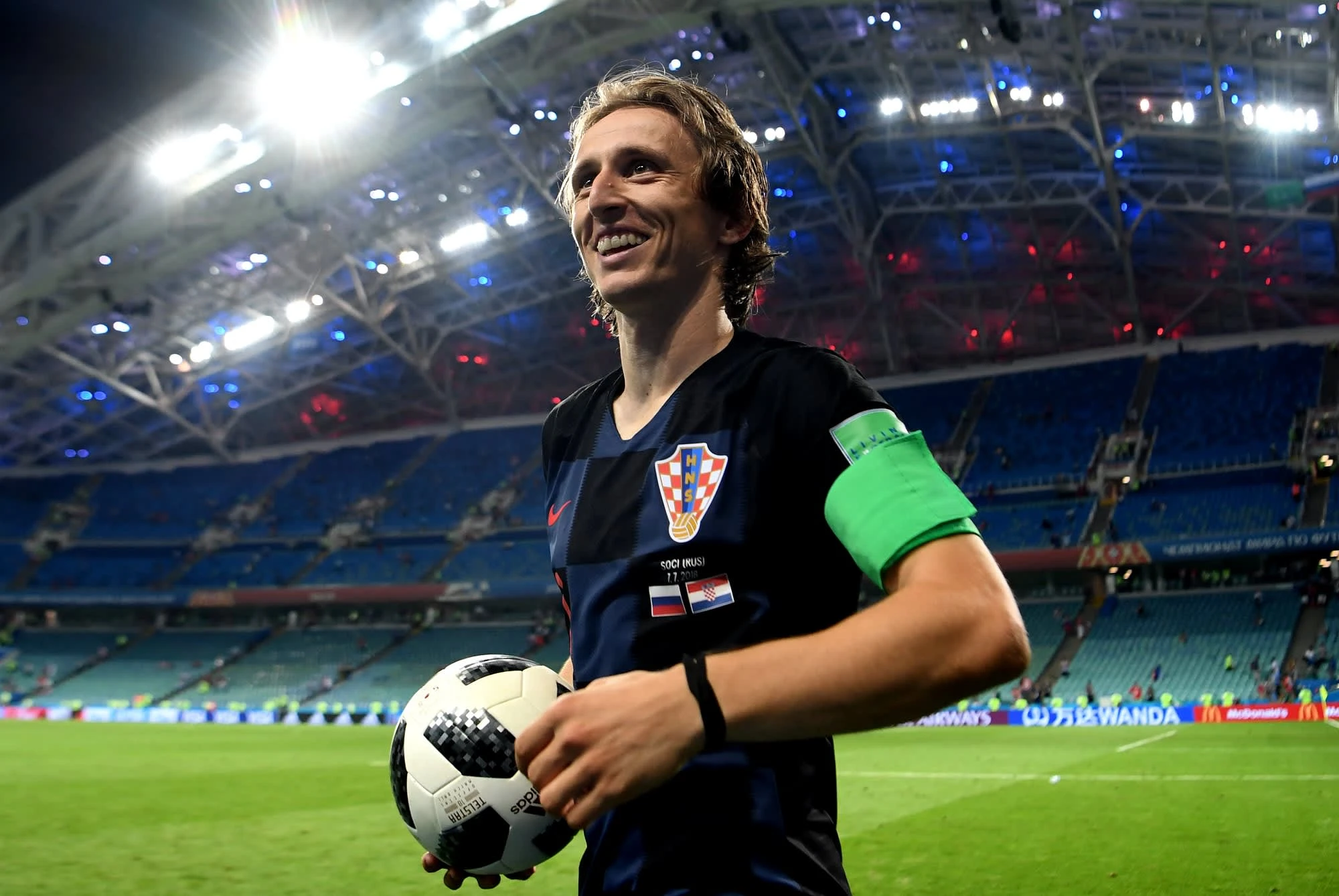 Luka Modric: Người hùng cặn bã trong mắt CĐV Croatia - Hình 6