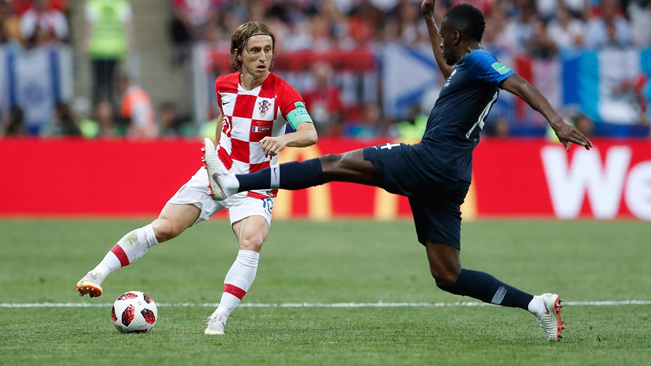 Luka Modric: Người hùng cặn bã trong mắt CĐV Croatia - Hình 5