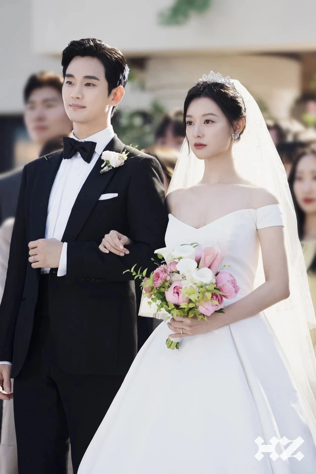 Bùng nổ bằng chứng Kim Soo Hyun - Kim Ji Won hẹn hò, nàng quyết nắm tay chàng vượt ngàn chông gai? - Hình 2