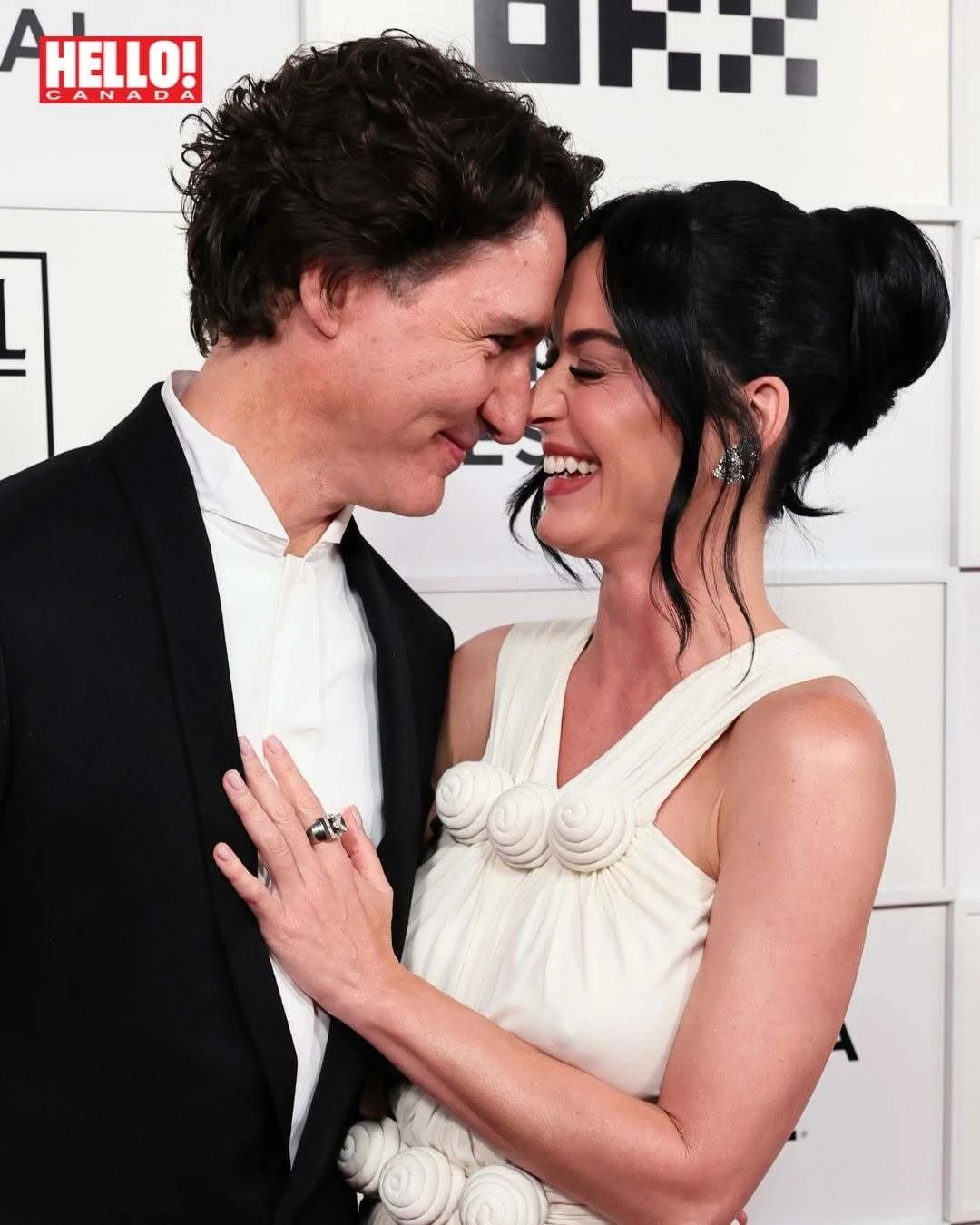 Ca sĩ gợi cảm Katy Perry e ấp bên bạn trai, cựu Thủ tướng Justin Trudeau - Hình 1