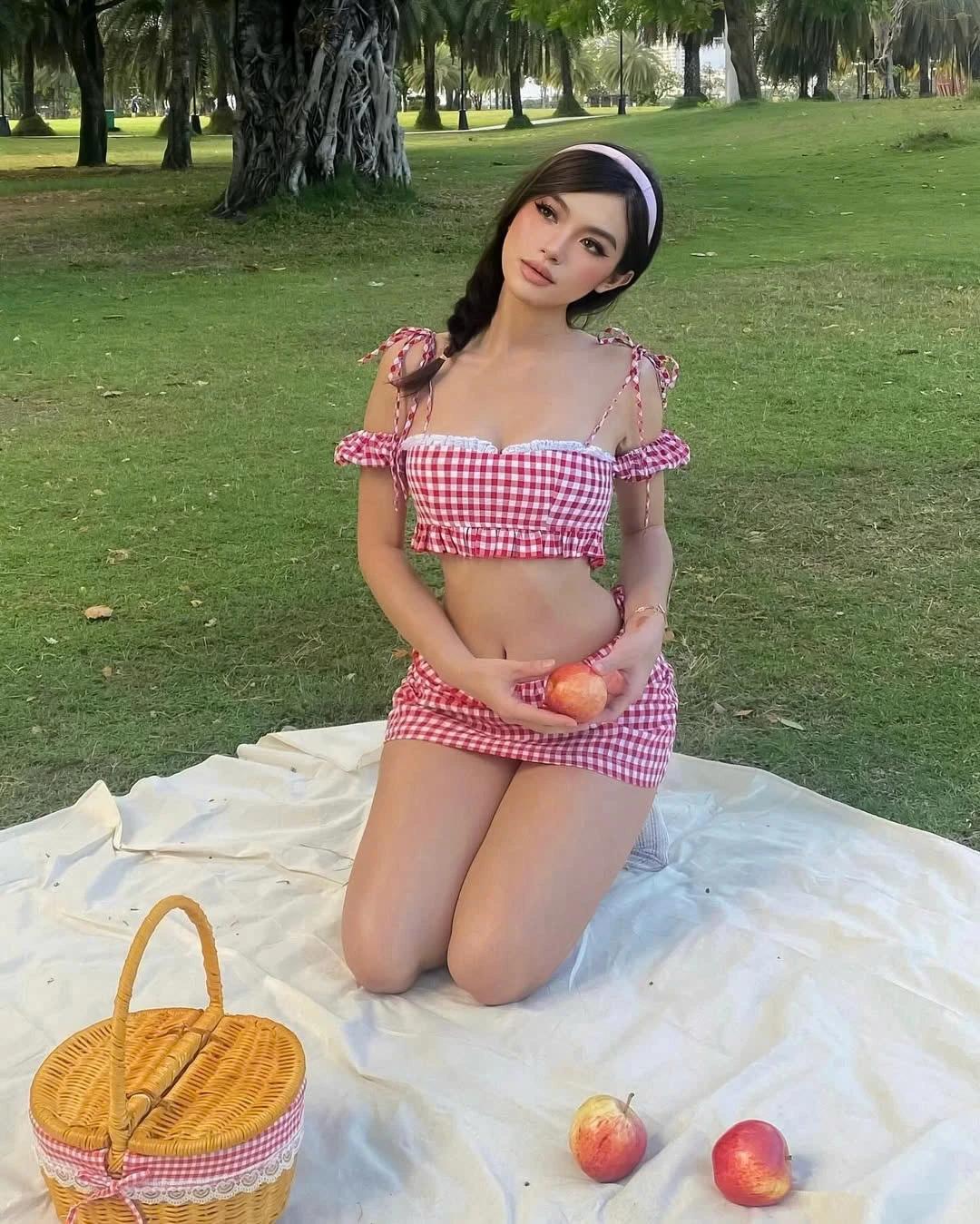 Sức sống mới của họa tiết gingham, nét cổ điển lên ngôi thời thượng - Hình 3