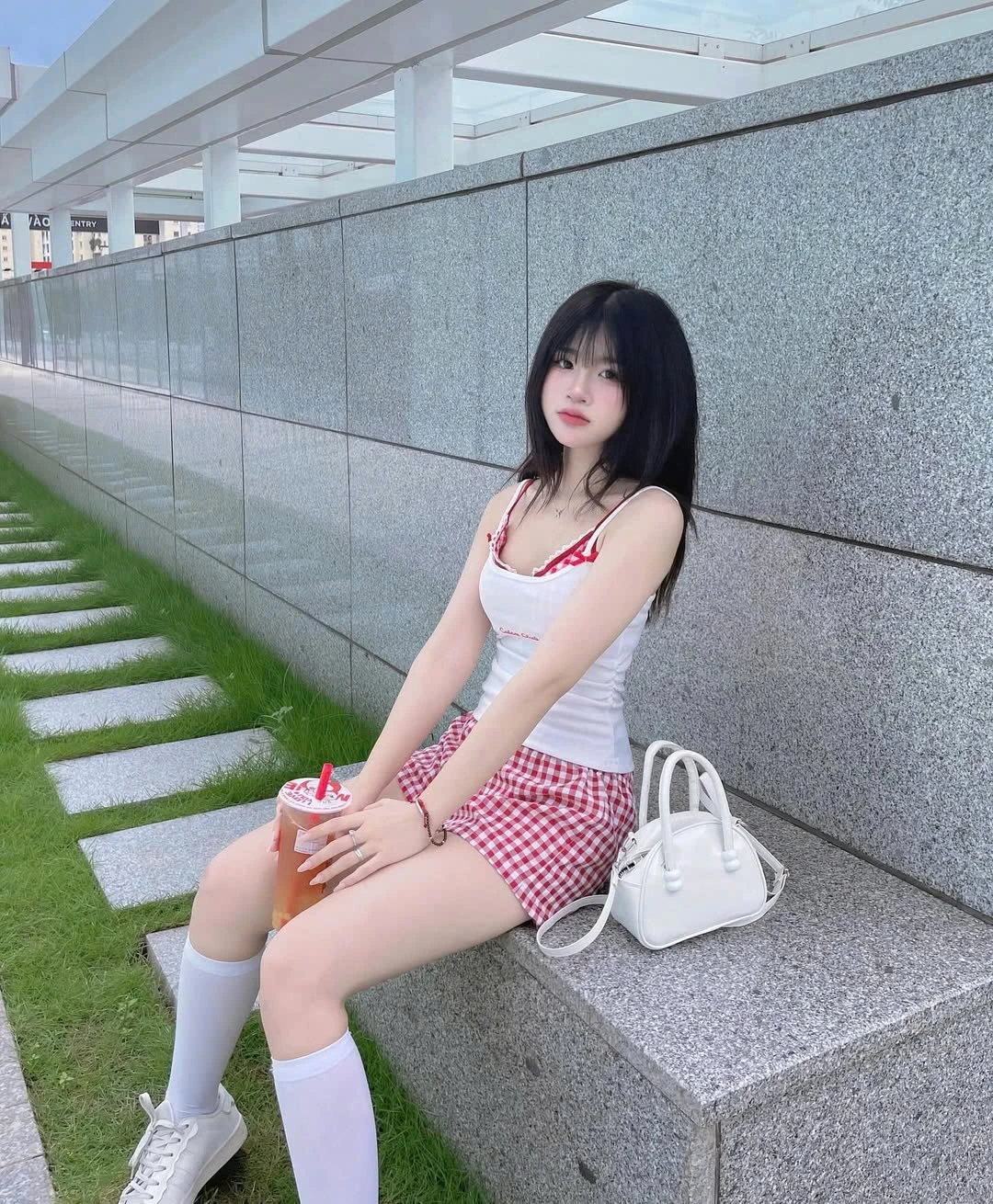 Sức sống mới của họa tiết gingham, nét cổ điển lên ngôi thời thượng - Hình 2