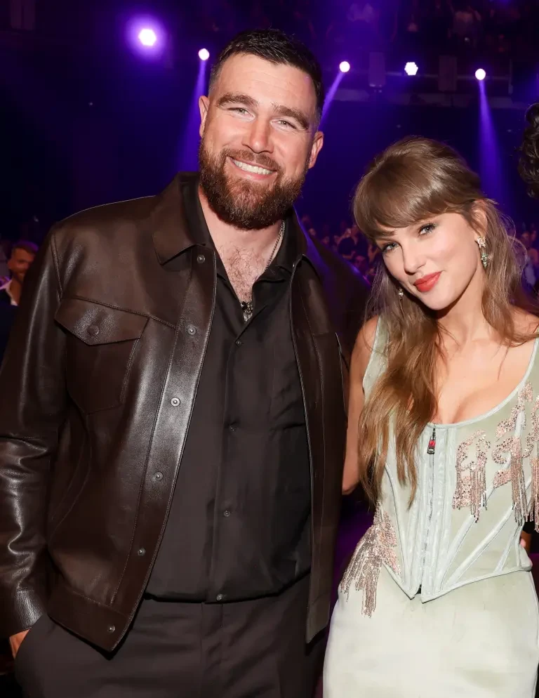 Cảnh tượng khó tin bên ngoài lễ đường đám cưới Taylor Swift - Hình 10