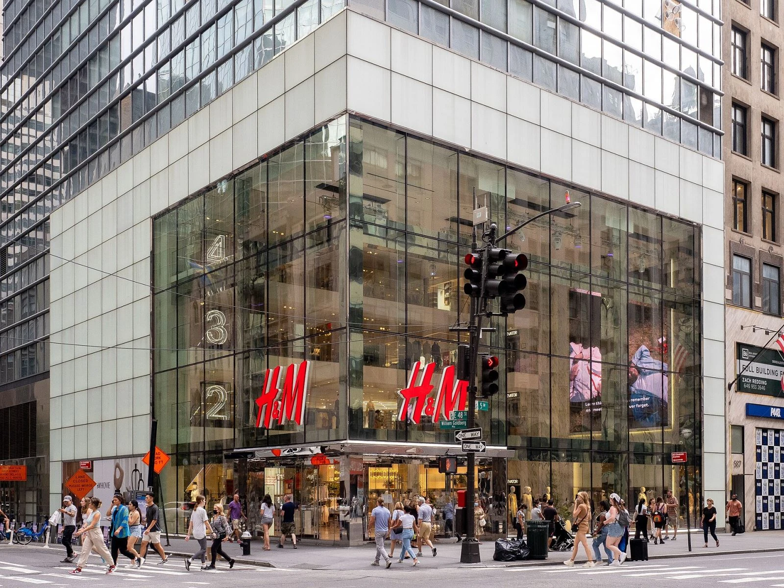 Hãng thời trang H&M đóng cả trăm cửa hàng trên toàn thế giới - Hình 1