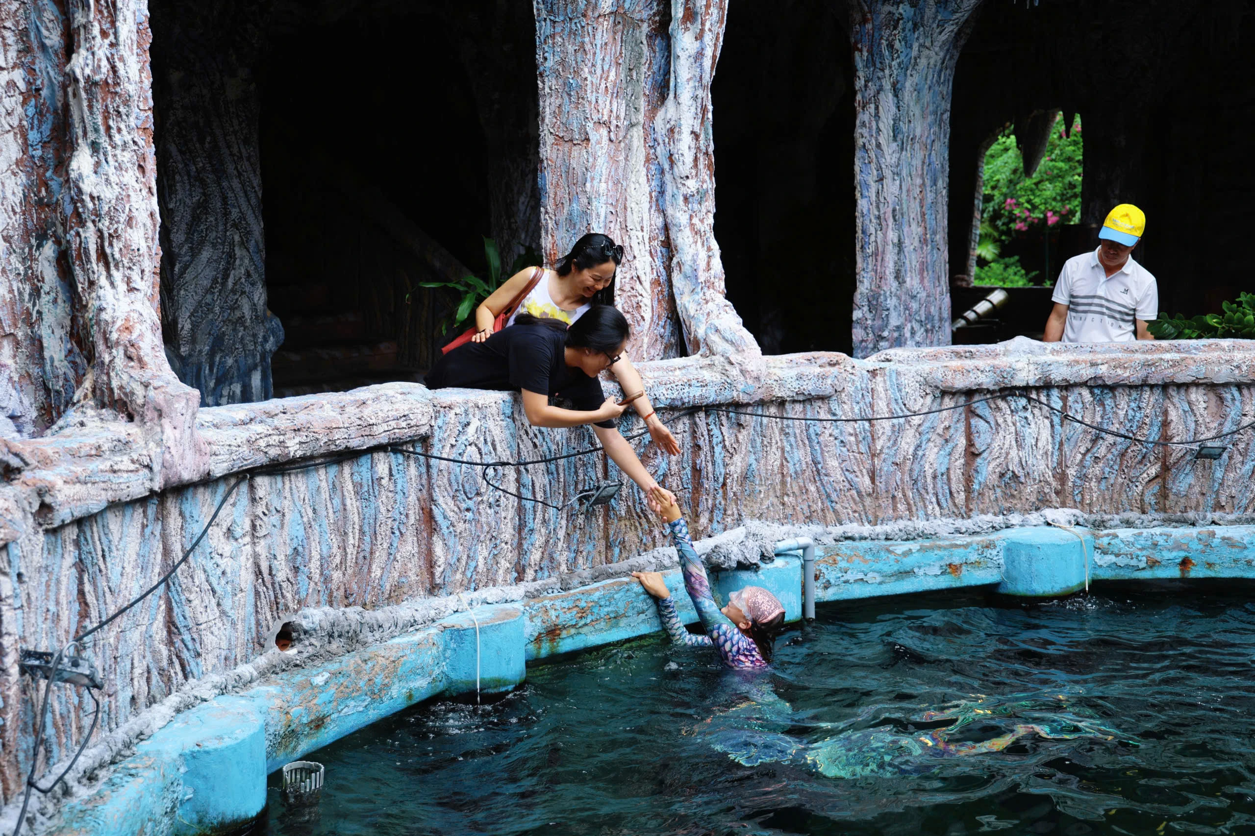 Độc đáo thủy cung trong con tàu hóa thạch giữa vịnh Nha Trang - Hình 13