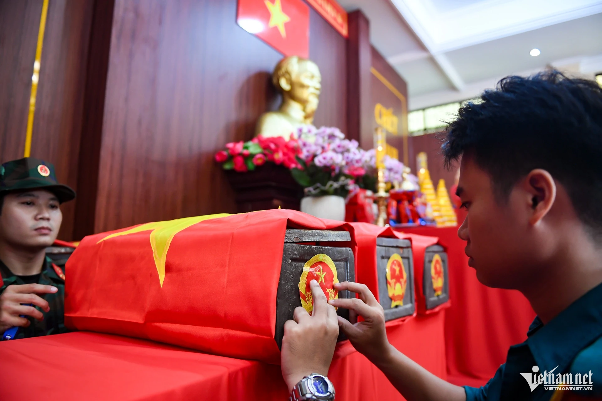 Phát hiện thêm nhiều hài cốt liệt sĩ nằm chồng lên nhau ở công viên Lê Thị Riêng - Hình 10