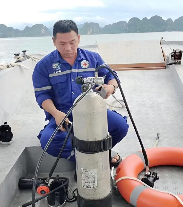 Vụ lật tàu ở Vân Đồn: Tìm thấy 1 thi thể - Hình 2