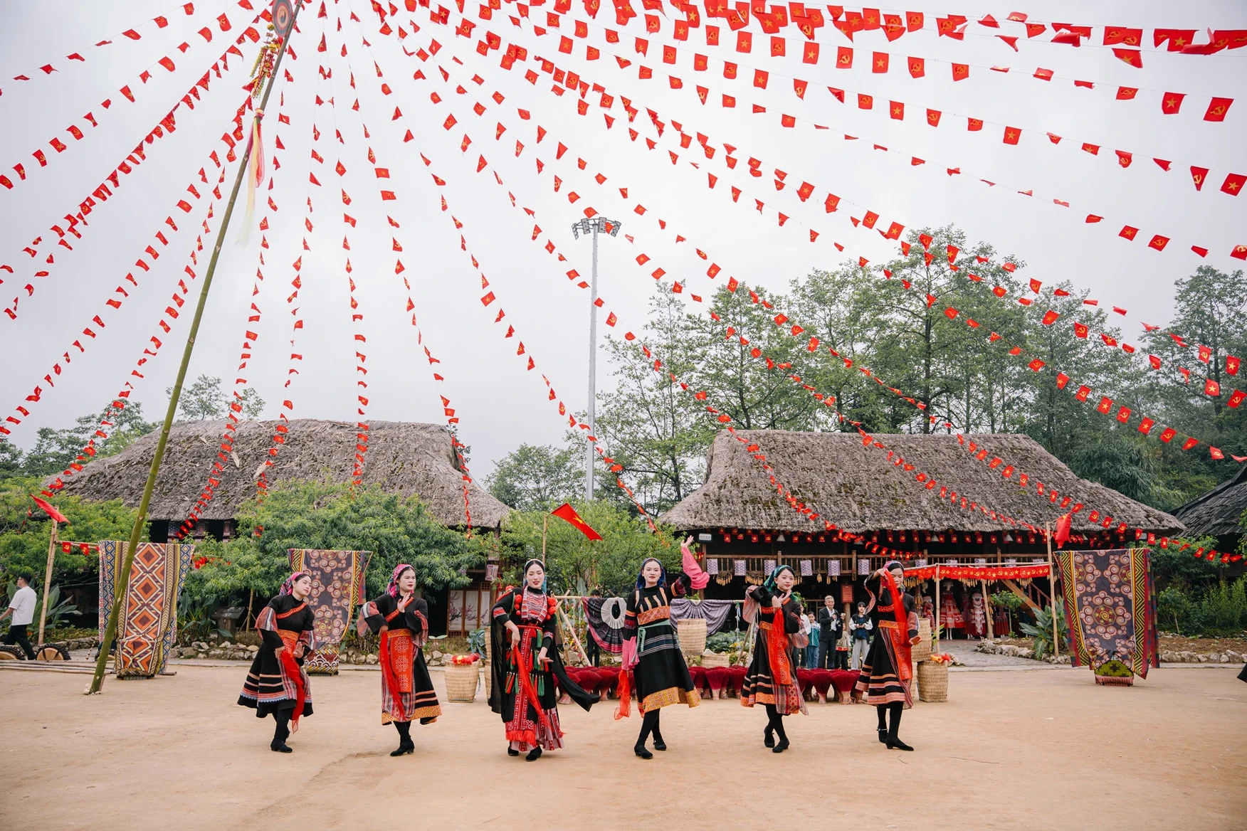 Đúng dịp kỷ niệm 10 năm cáp treo, Sun World Fansipan Legend dẫn đầu lượng đặt chỗ trên Agoda - Hình 5