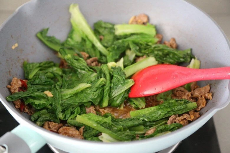 Loại rau ít người chưa biết ăn nhưng vừa ngon lại bổ, nhiều nơi bán 35.000 đồng/kg, đem xào thịt bò vừa giòn lại ngọt rất đã miệng - Hình 7