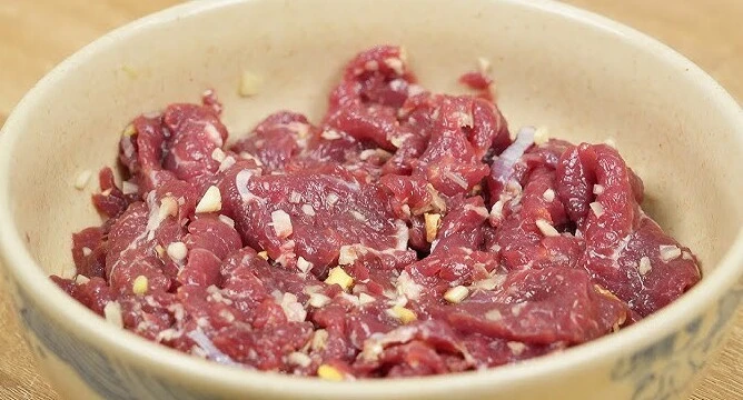 Loại rau ít người chưa biết ăn nhưng vừa ngon lại bổ, nhiều nơi bán 35.000 đồng/kg, đem xào thịt bò vừa giòn lại ngọt rất đã miệng - Hình 3