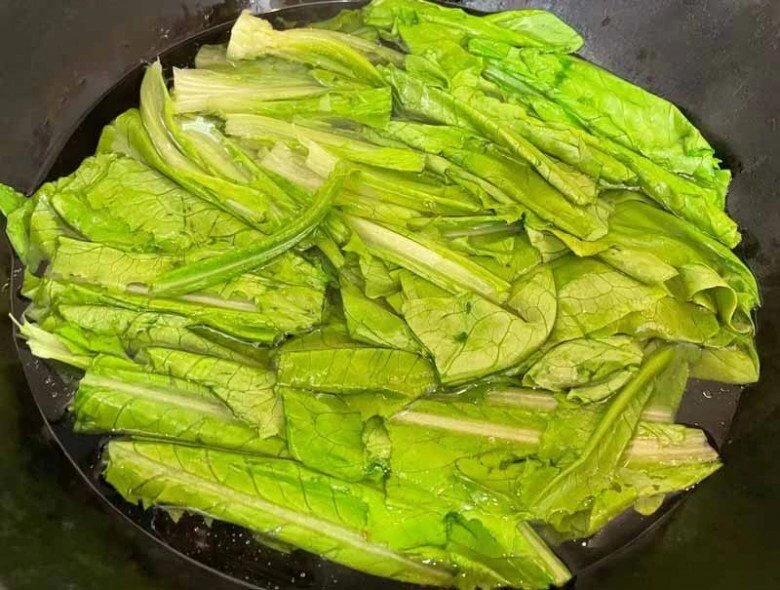 Loại rau ít người chưa biết ăn nhưng vừa ngon lại bổ, nhiều nơi bán 35.000 đồng/kg, đem xào thịt bò vừa giòn lại ngọt rất đã miệng - Hình 5